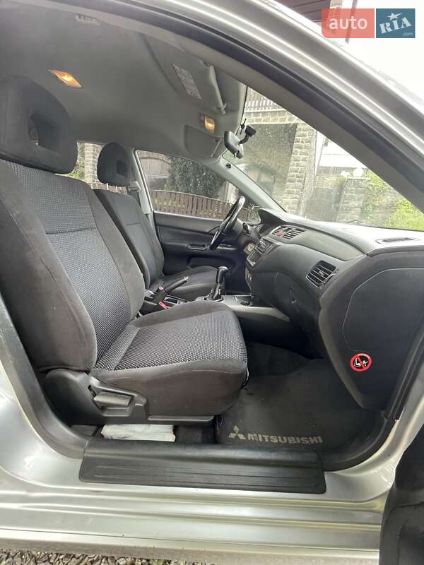 Седан Mitsubishi Lancer 2006 в Виноградове фото 9 Седан Mitsubishi Lancer 2006 в Виноградове
