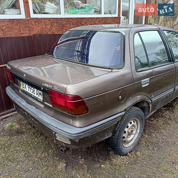 Седан Mitsubishi Lancer 1991 в Ровно
