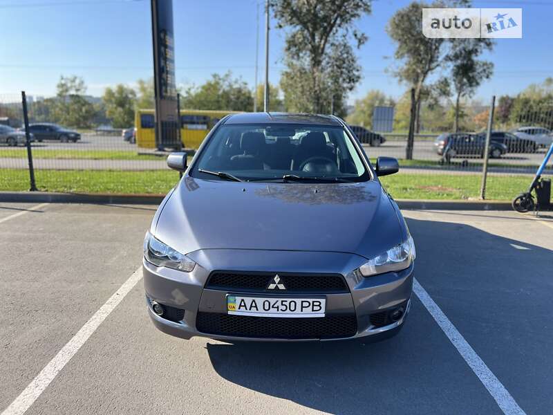 Седан Mitsubishi Lancer 2011 в Києві