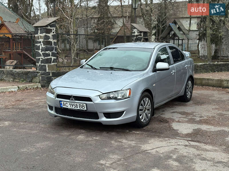 Седан Mitsubishi Lancer 2012 в Радивиліві