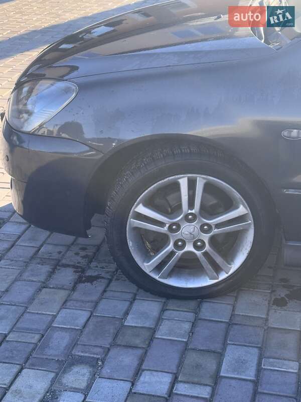 Седан Mitsubishi Lancer 2004 в Одессе