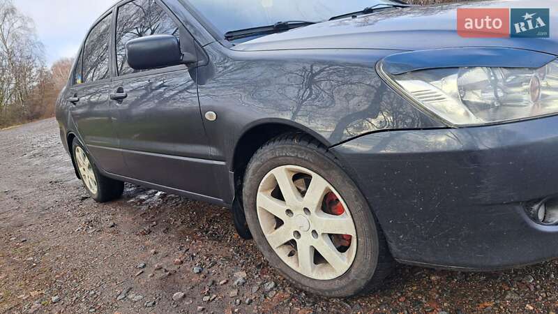 Седан Mitsubishi Lancer 2004 в Чернигове