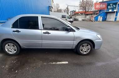 Седан Mitsubishi Lancer 2004 в Києві