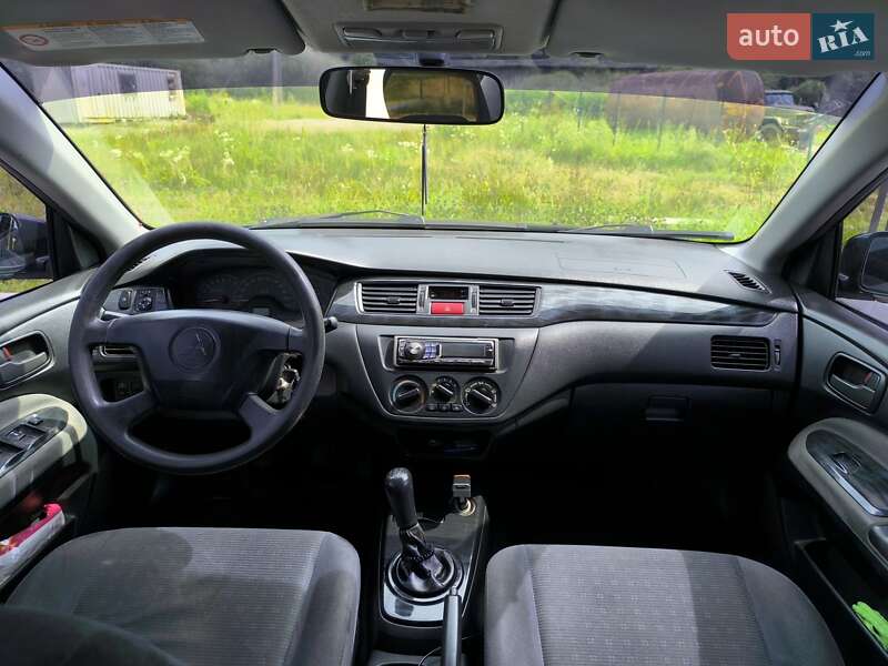 Седан Mitsubishi Lancer 2004 в Сходнице фото 5 Седан Mitsubishi Lancer 2004 в Сходнице