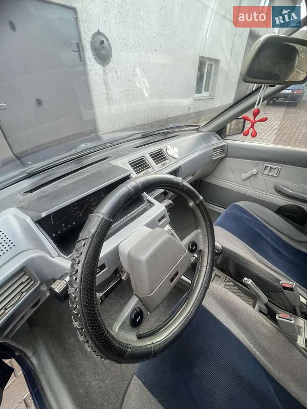 Седан Mitsubishi Lancer 1986 в Кривом Роге