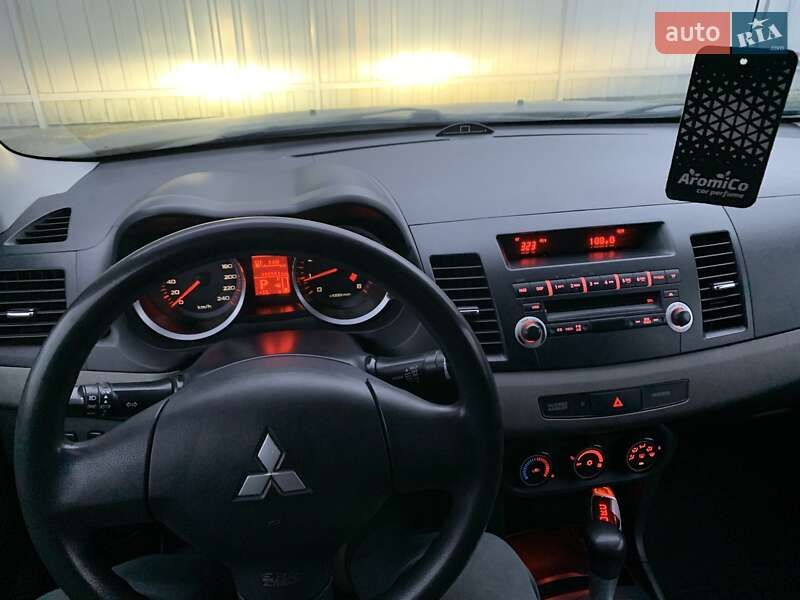 Седан Mitsubishi Lancer 2008 в Новому Бузі