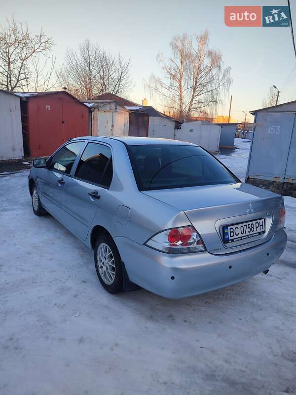 Седан Mitsubishi Lancer 2004 в Львове