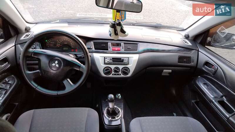 Седан Mitsubishi Lancer 2004 в Хмельницком