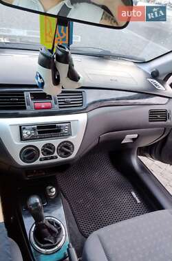 Седан Mitsubishi Lancer 2004 в 
