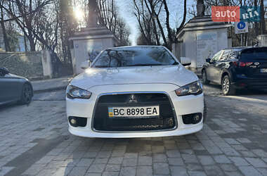 Седан Mitsubishi Lancer 2013 в Львове