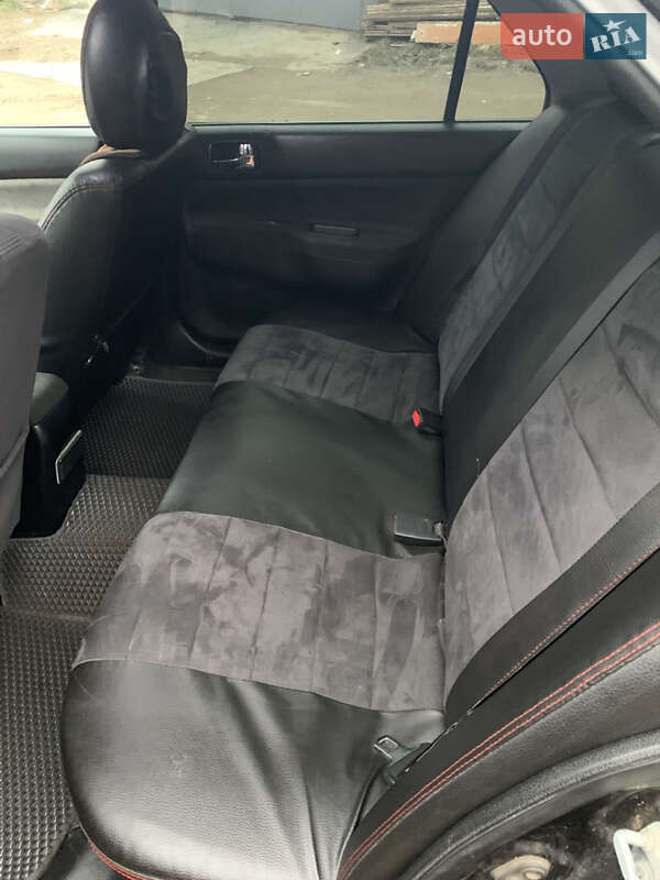 Седан Mitsubishi Lancer 2004 в Золочеве