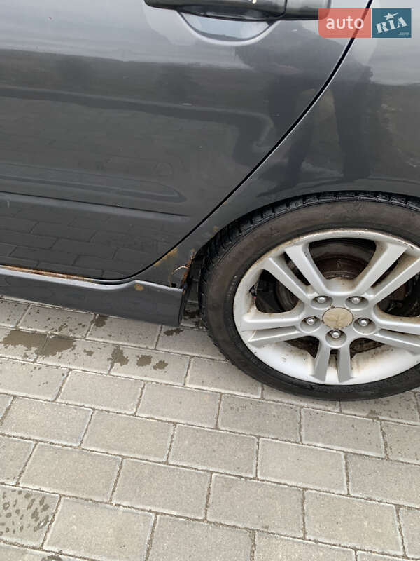 Седан Mitsubishi Lancer 2004 в Золочеве