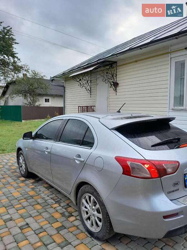 Хэтчбек Mitsubishi Lancer 2010 в 