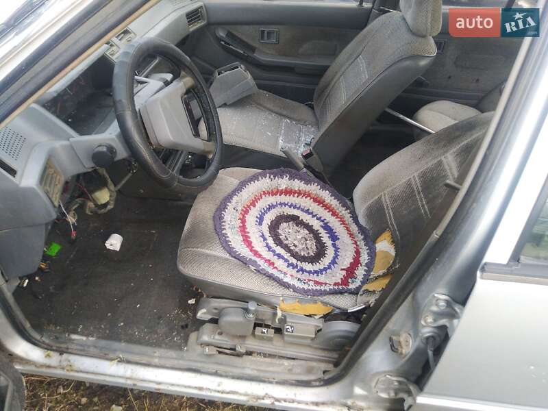 Седан Mitsubishi Lancer 1987 в Волочиске