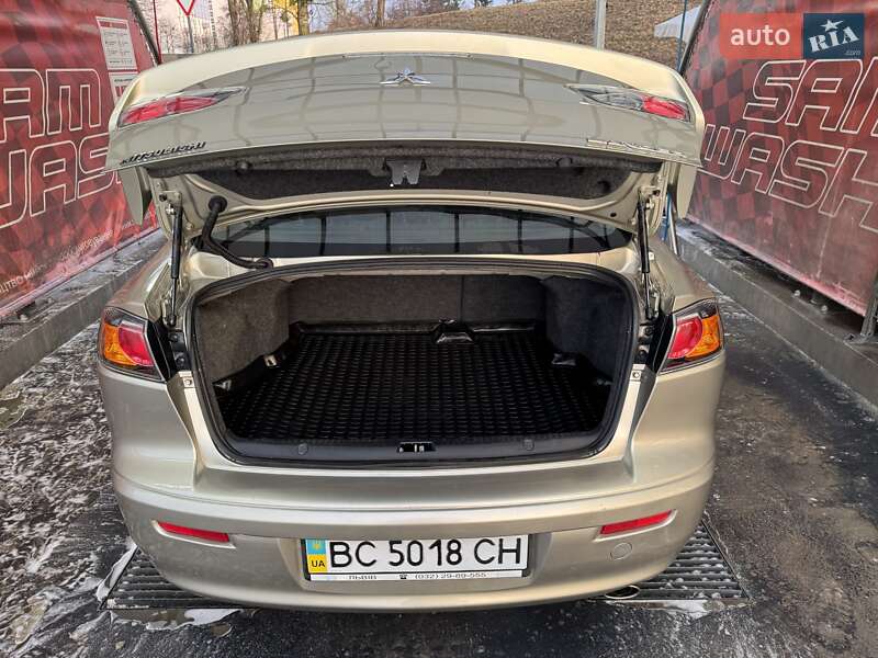 Седан Mitsubishi Lancer 2009 в Львові