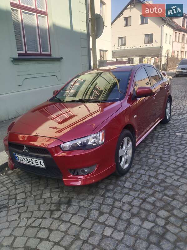 Седан Mitsubishi Lancer 2009 в Хусте