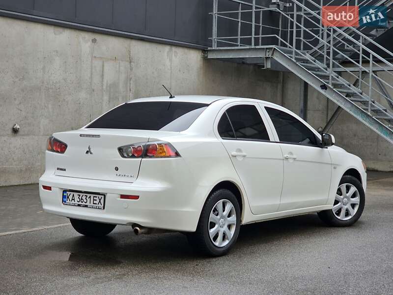 Седан Mitsubishi Lancer 2012 в Києві