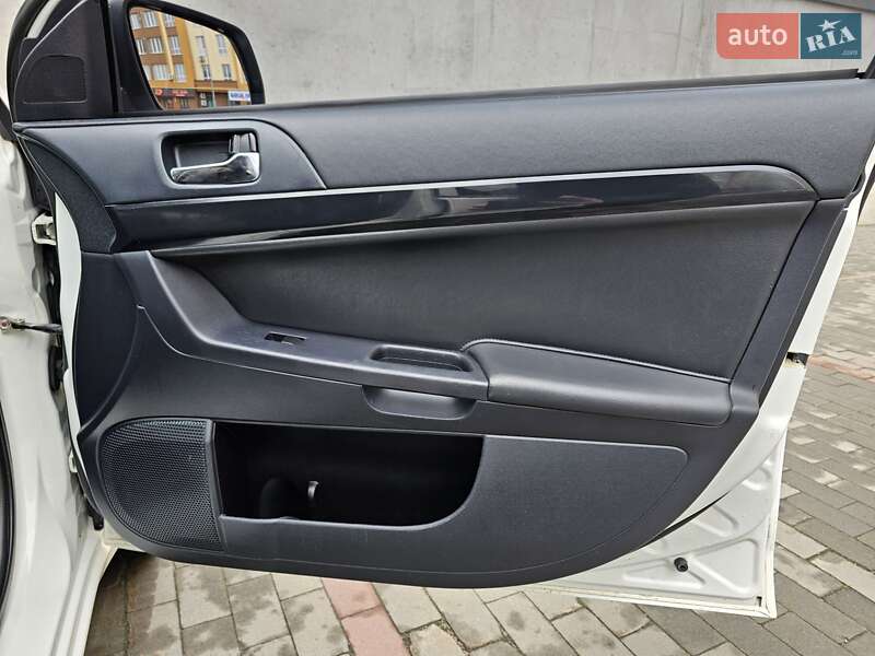Седан Mitsubishi Lancer 2012 в Києві