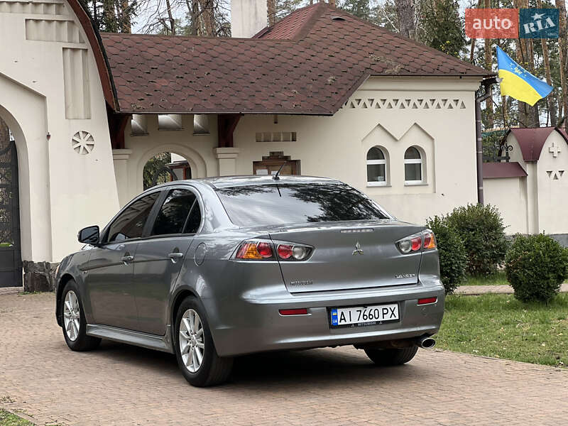 Седан Mitsubishi Lancer 2016 в Києві