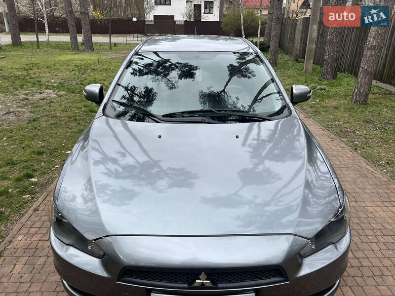 Седан Mitsubishi Lancer 2016 в Києві