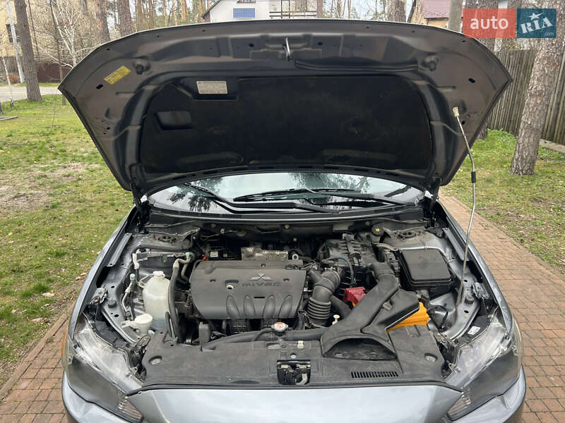 Седан Mitsubishi Lancer 2016 в Києві
