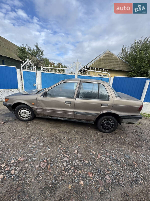 Седан Mitsubishi Lancer 1989 в Измаиле фото 3 Седан Mitsubishi Lancer 1989 в Измаиле