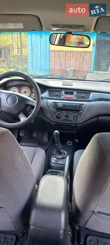 Седан Mitsubishi Lancer 2004 в Яремчі