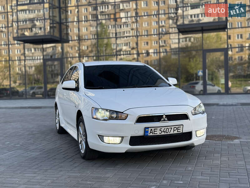Седан Mitsubishi Lancer 2015 в Днепре