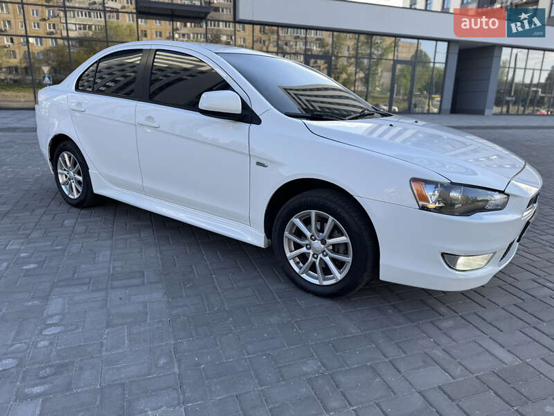 Седан Mitsubishi Lancer 2015 в Днепре