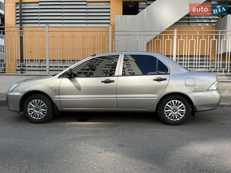 Седан Mitsubishi Lancer 2004 в Одесі