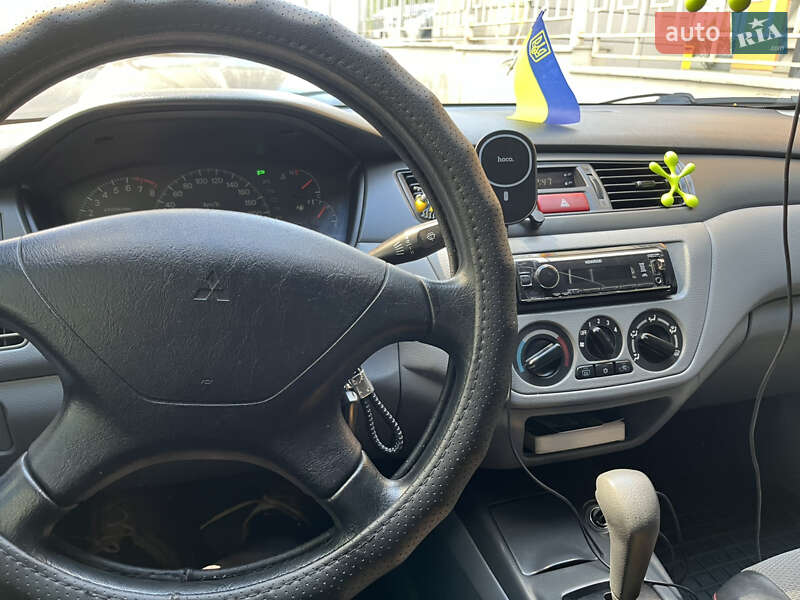 Седан Mitsubishi Lancer 2004 в Одесі