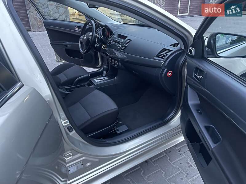 Седан Mitsubishi Lancer 2008 в Луцьку