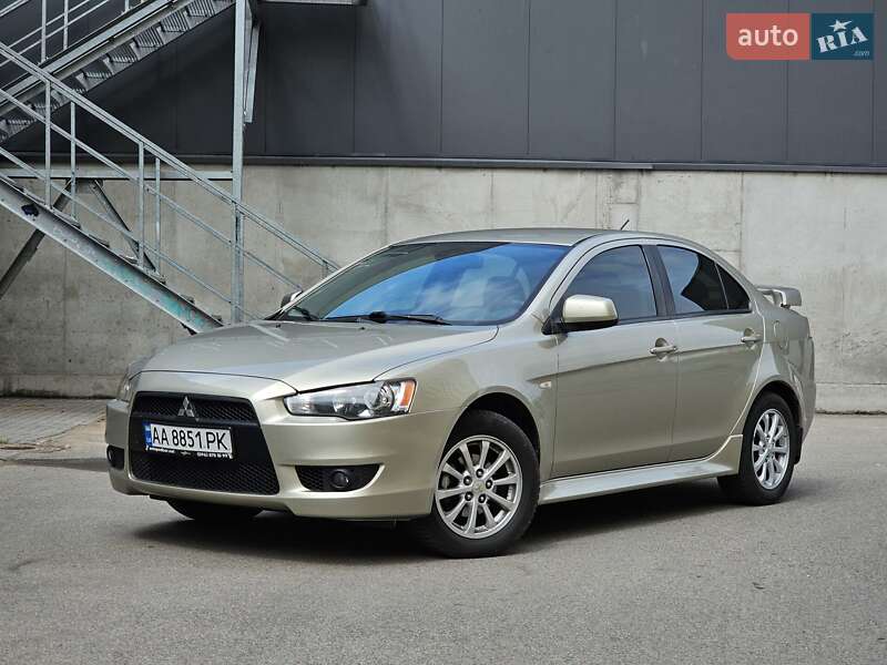 Седан Mitsubishi Lancer 2011 в Києві