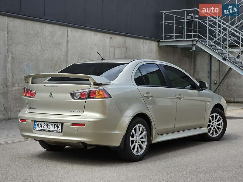 Седан Mitsubishi Lancer 2011 в Києві