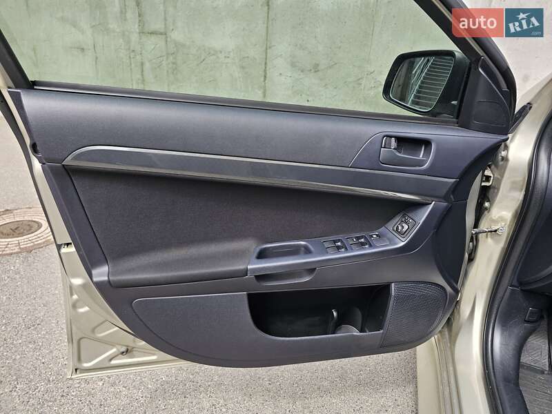 Седан Mitsubishi Lancer 2011 в Києві