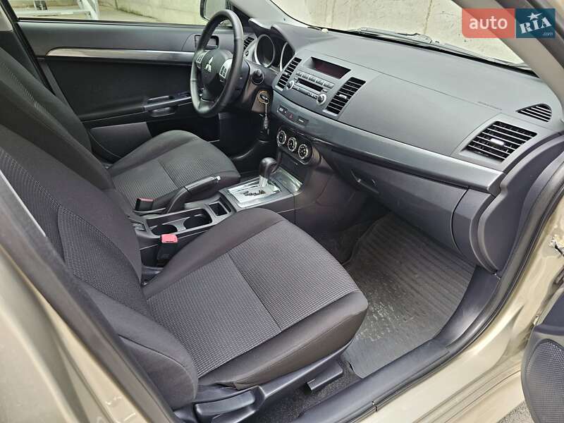 Седан Mitsubishi Lancer 2011 в Києві