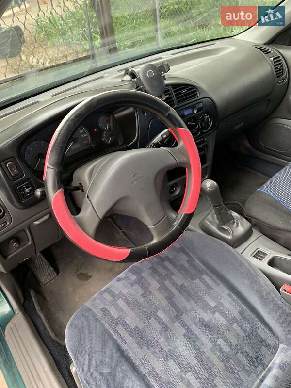 Седан Mitsubishi Lancer 1996 в Одессе