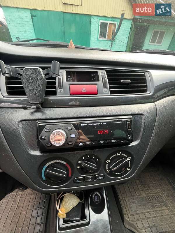 Седан Mitsubishi Lancer 2004 в Гадячі