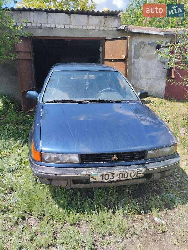 Седан Mitsubishi Lancer 1989 в Миколаєві