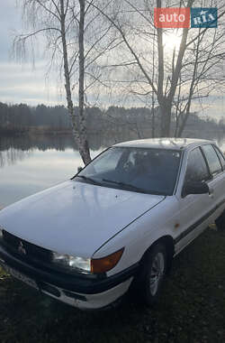Седан Mitsubishi Lancer 1990 в 