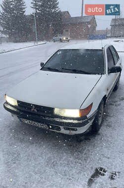 Седан Mitsubishi Lancer 1990 в 