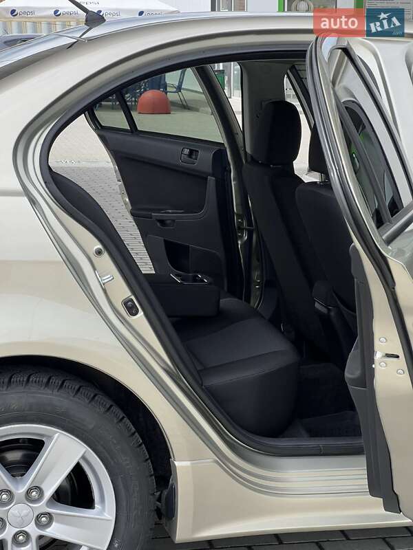 Седан Mitsubishi Lancer 2009 в Киеве