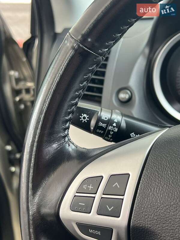 Седан Mitsubishi Lancer 2009 в Киеве