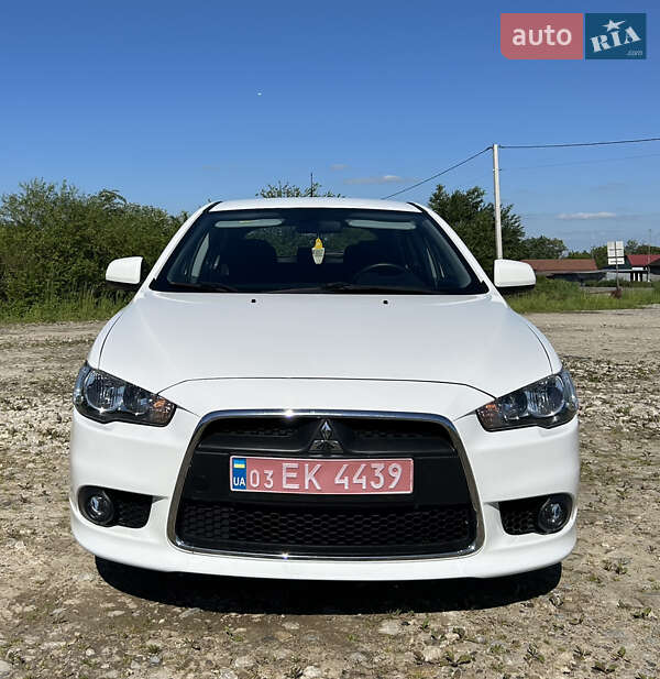 Хетчбек Mitsubishi Lancer 2012 в 