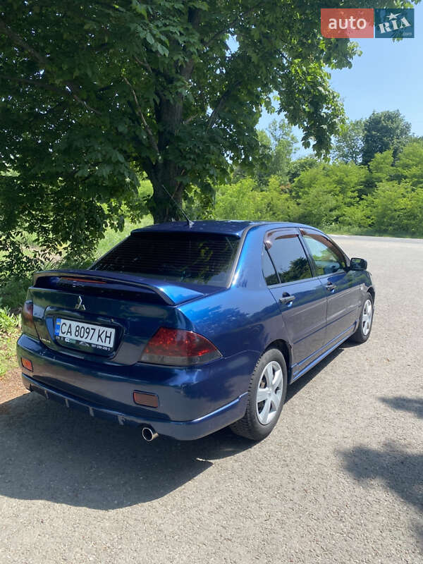 Седан Mitsubishi Lancer 2003 в Киеве