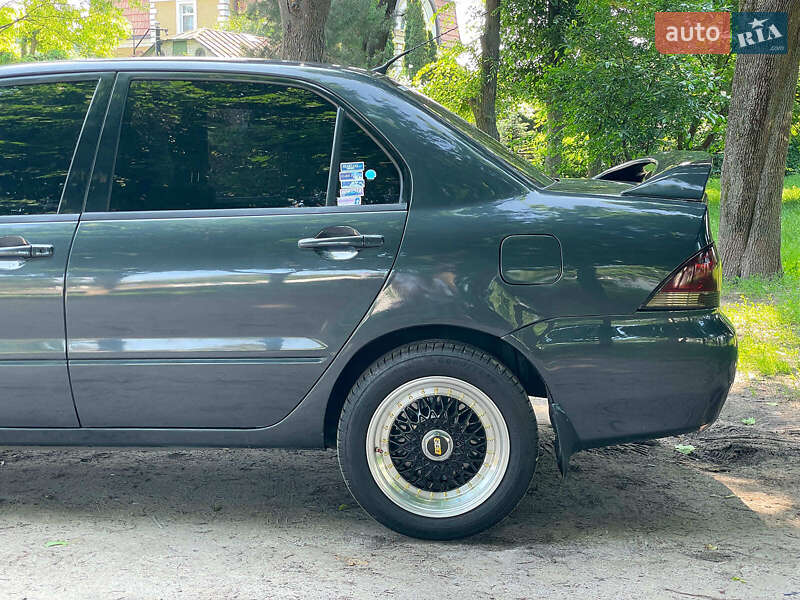 Седан Mitsubishi Lancer 2003 в Киеве