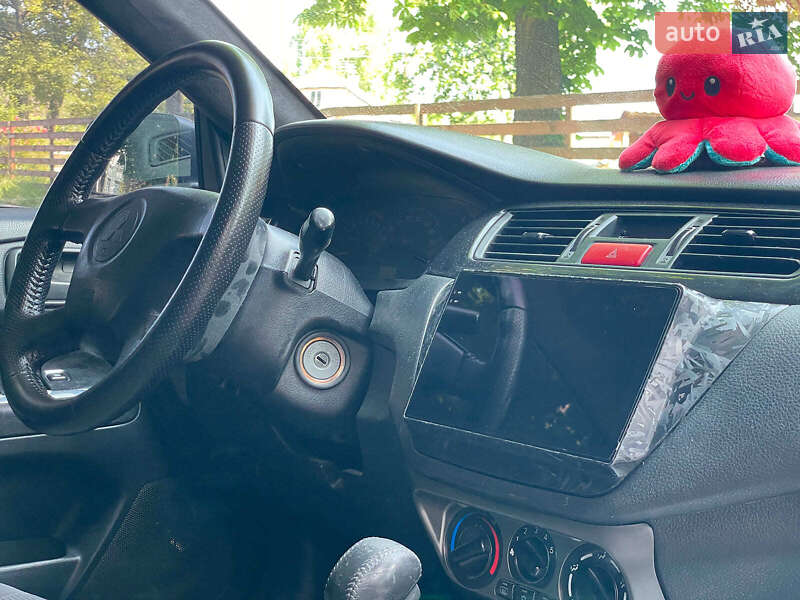 Седан Mitsubishi Lancer 2003 в Киеве