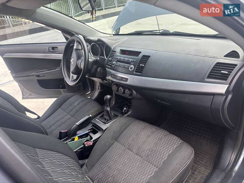 Седан Mitsubishi Lancer 2011 в Києві