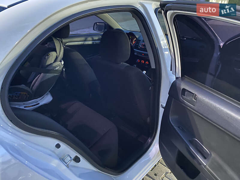 Седан Mitsubishi Lancer 2010 в Чернівцях