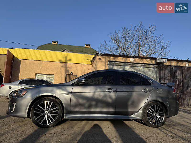 Седан Mitsubishi Lancer 2017 в Николаеве